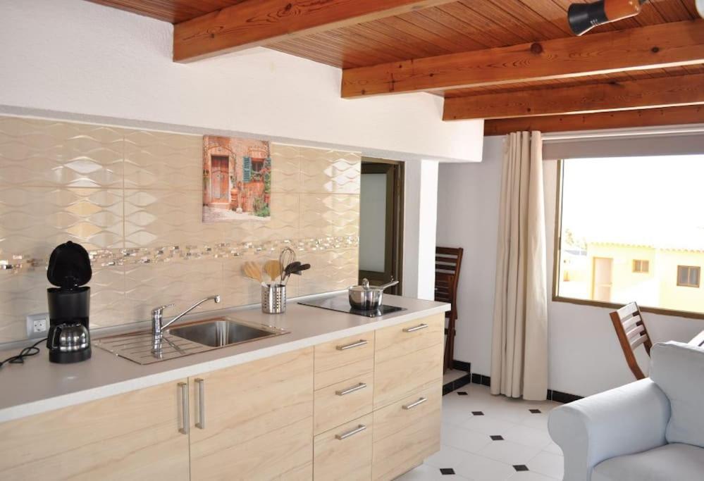 Los Cisnes Encantadora Casa Con Jardin Y Estudio Vista Al Mar El Médano Exterior foto